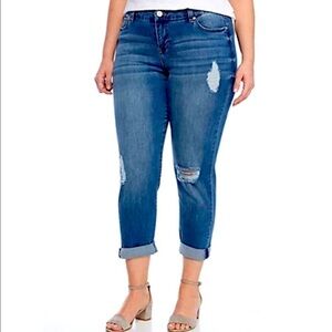 Celebrity Pink
Plus Size Destructed Rolled Cuff Girlfriend Jeans